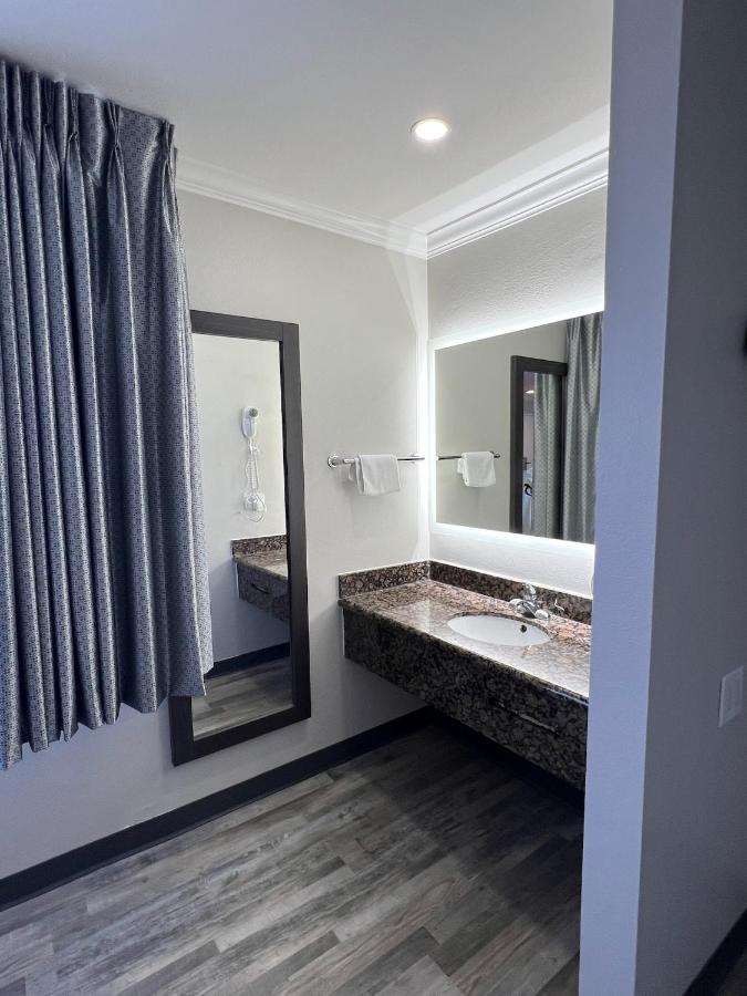 Cloud Nine Inn LAX Airport ( Newly Renovated ) — photo 3