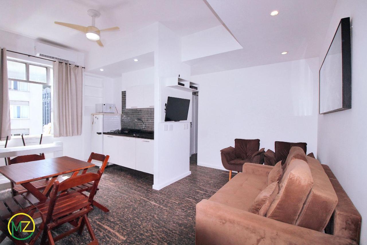 Living room with 2 bathrooms for 4 people