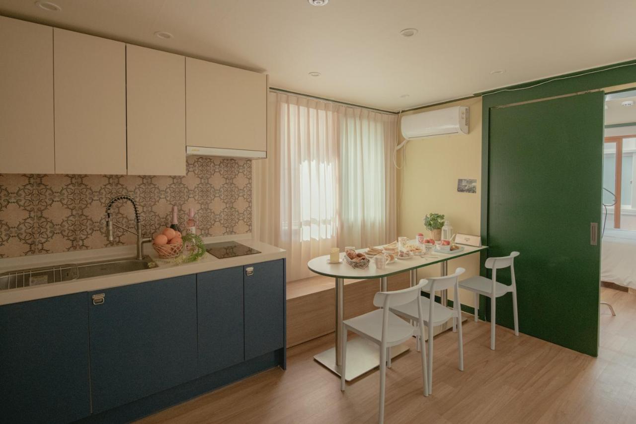 Hongik Univ Station Romantic Rooftop-House - 4