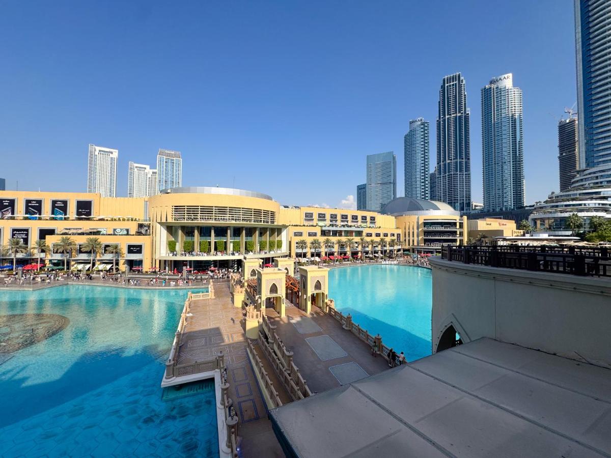 Souk Al Bahar Dubai Fountain and Burj Khalifa view from the Balcony, 2 mins walk to Dubai Mall by Norbu Holiday Homes - 4
