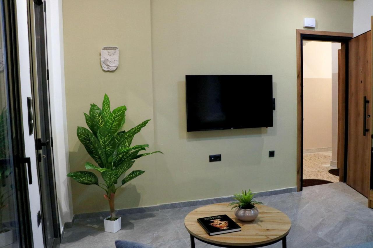 Theo Apartments in Athens Center - 4