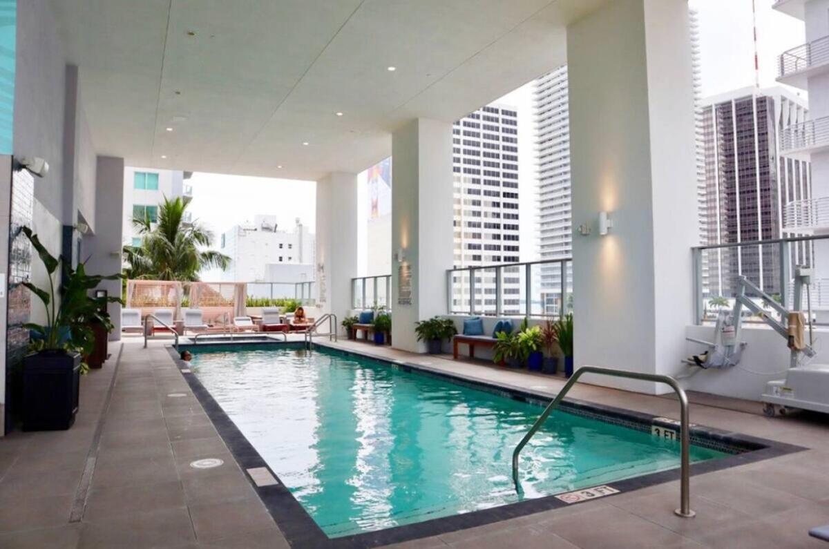 Modern Luxe Studio in Downtown Miami with Rooftop Pool and Gym - 4