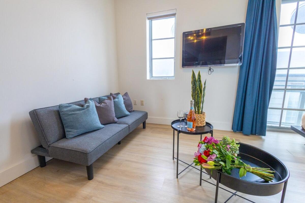 Studio with rooftop pool on Ocean Dr B303 - 3