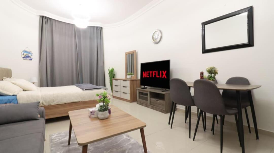 Elegant Studio Near Burj Khalifa Pool and Gym