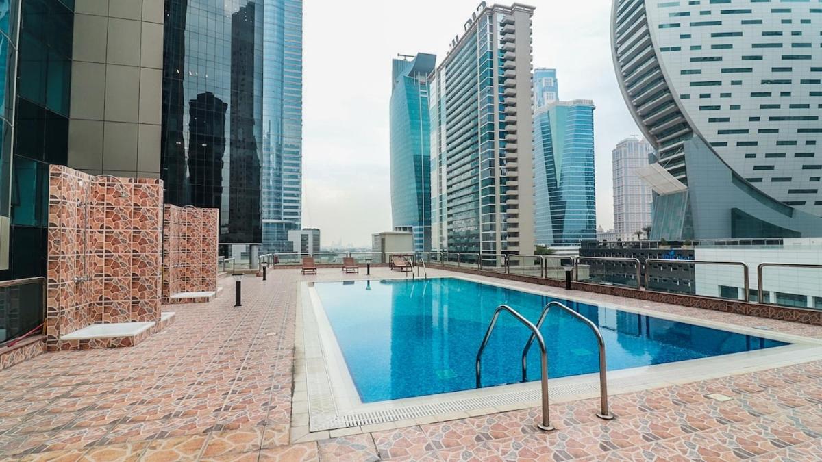 Elegant Studio Near Burj Khalifa Pool and Gym - 4