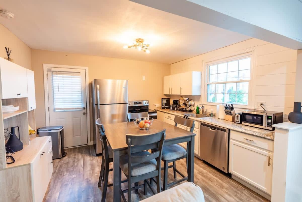 Sleeps 6-Full Kitchen-4 Beds-Big Couch-OfficeSpace - 5