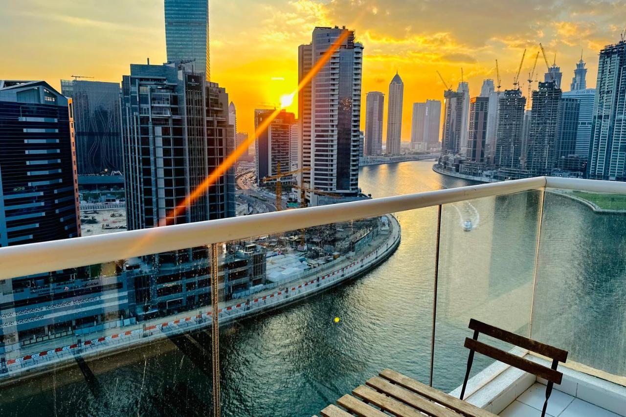 Vserve Stylish Suite 1 BR with Burj Khalifa and Canal view