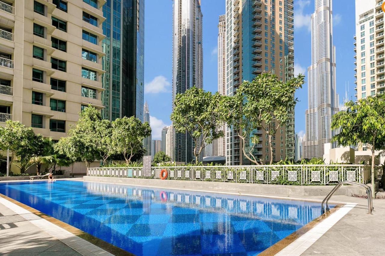 Vserve - 1 BR Spacious Majestic Burj Khalifa view - 4