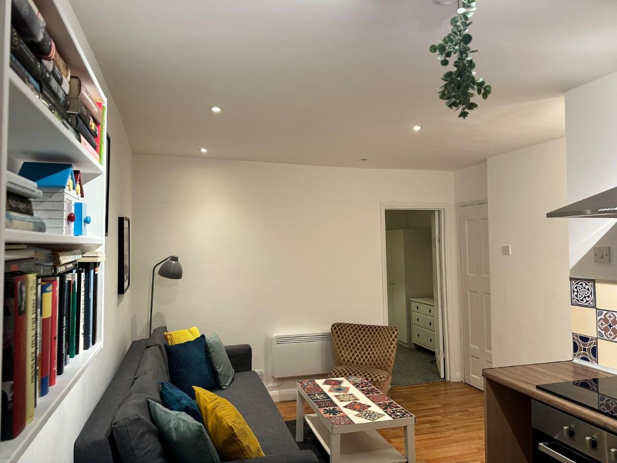 1 Bedroom Flat by Haggerston Station - 2