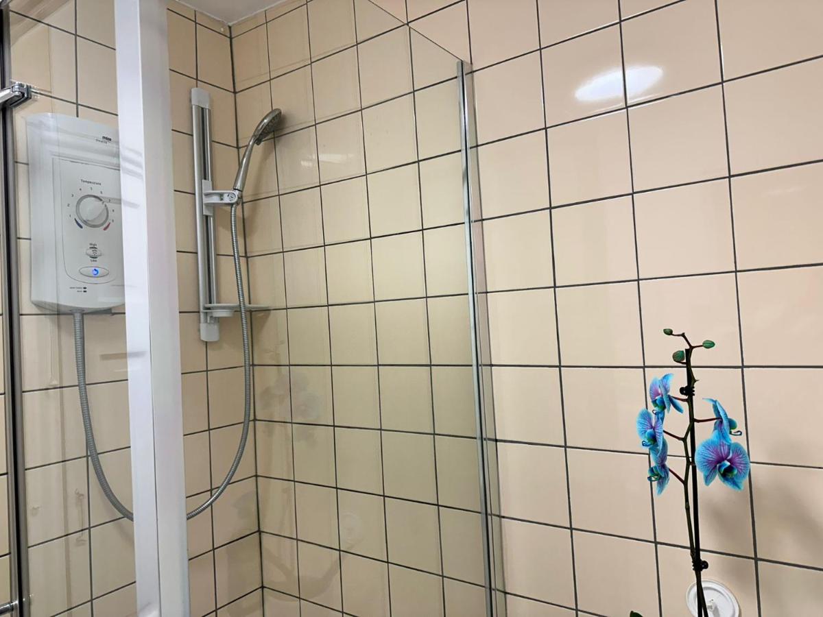 1 Bedroom Flat by Haggerston Station - 3