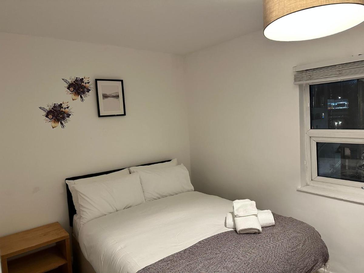 1 Bedroom Flat by Haggerston Station - 4