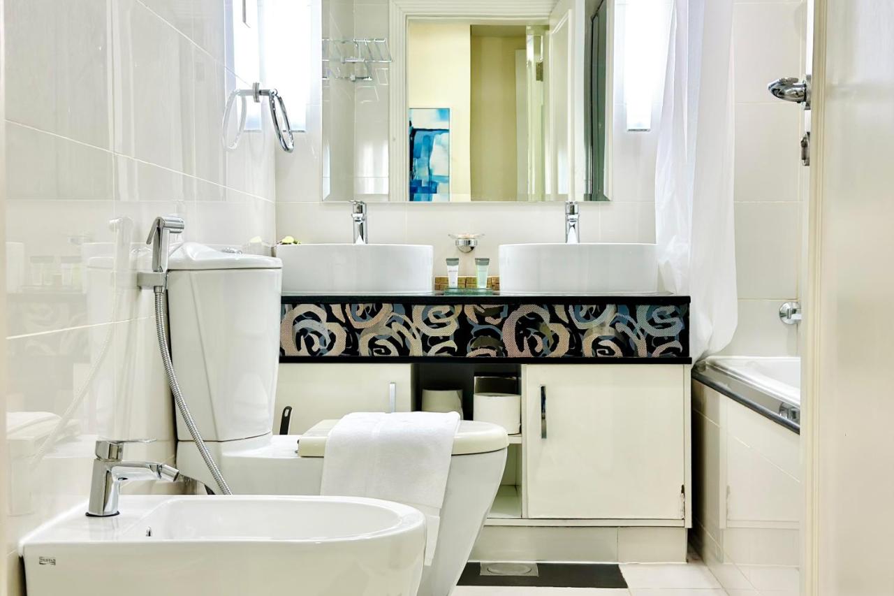 Vserve - 1 BR Iconic Burj Khalifa full view - 3