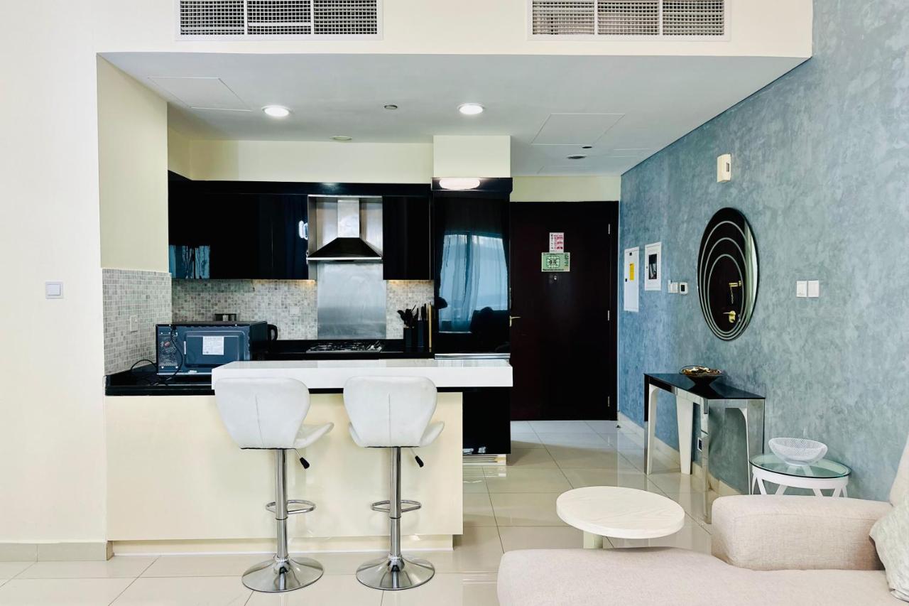 Vserve - 1 BR Iconic Burj Khalifa full view - 5