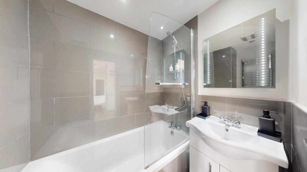 Chelsea Executive Cloisters 571 - 2