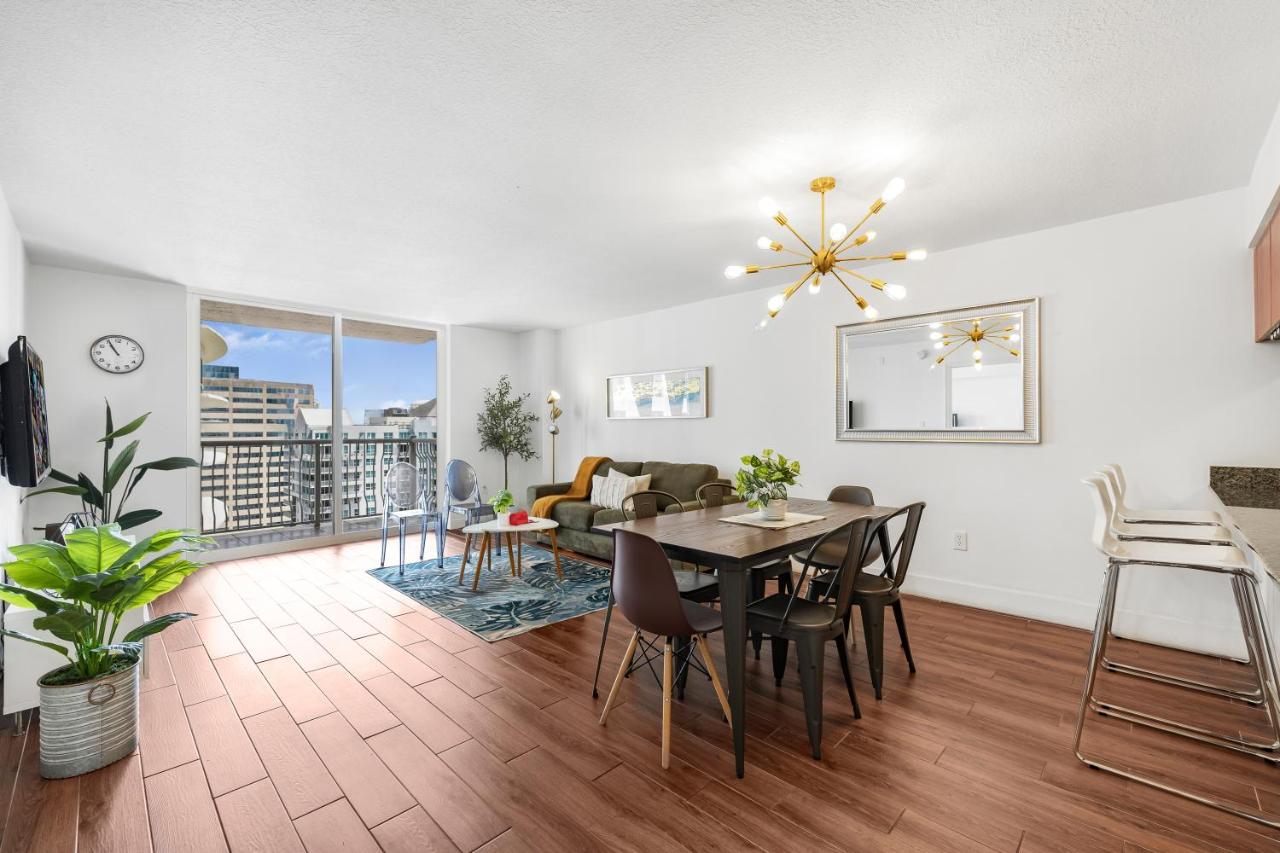 Exclusive 1BR Apartment on 35th floor - 2