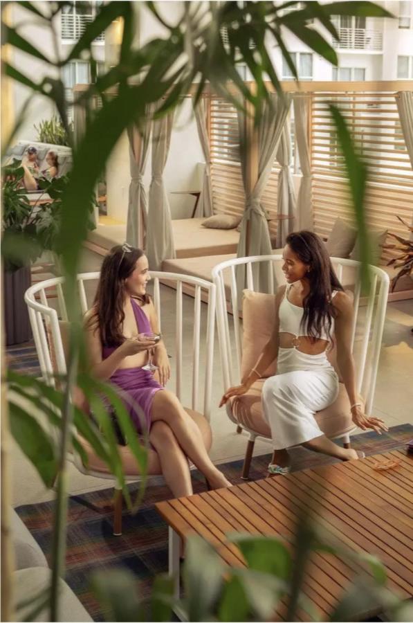 Designer Studio Downtown Miami with Rooftop Pool and Gym - 4