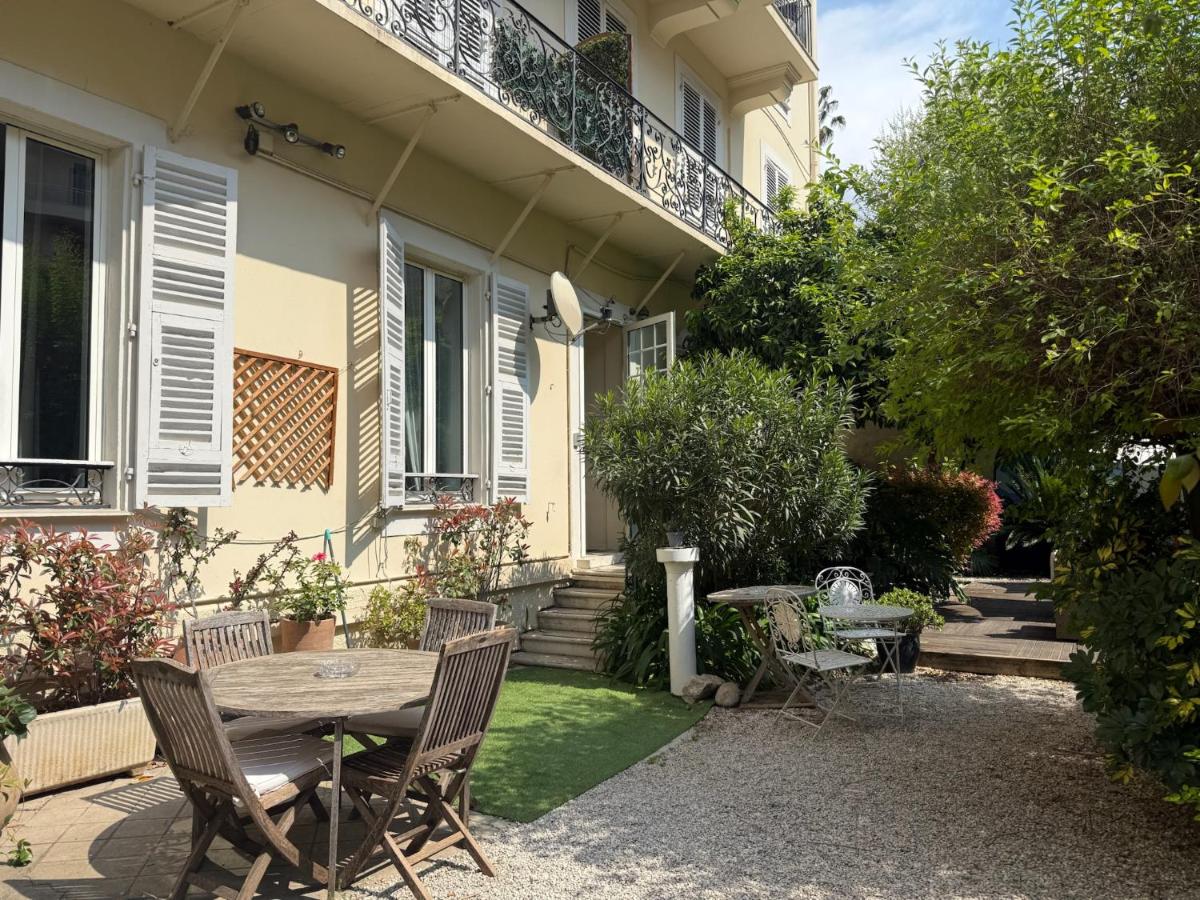 Nice Garden Hotel in Nice - Escape to your own private garden in the center of Nice.