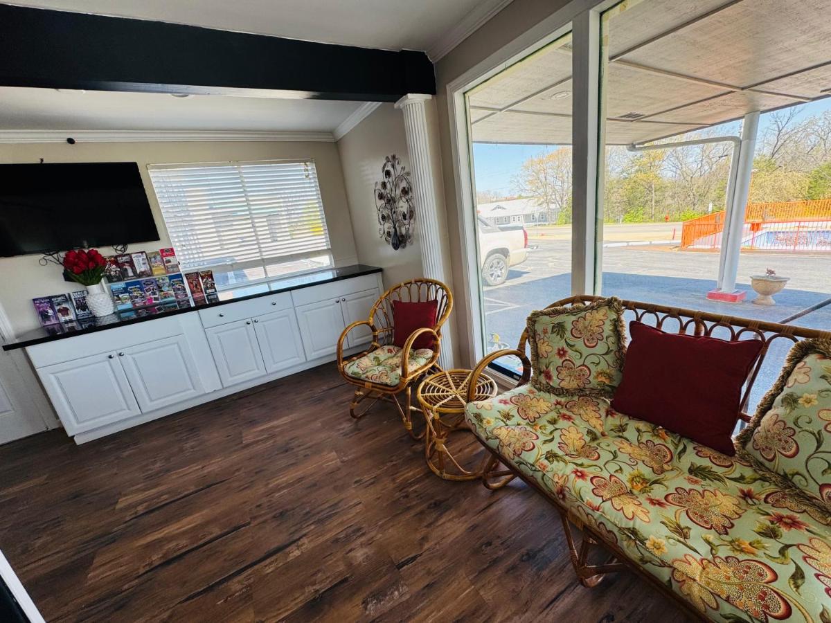 Oak Grove Motel — photo 14