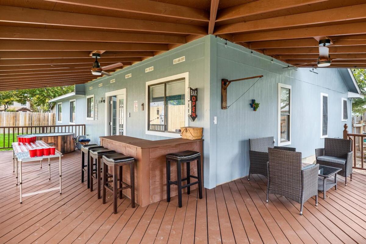 5BR Retreat with Game Room, Hot Tub & Big Yard - Sleeps 16 - 15 min to DT - 4