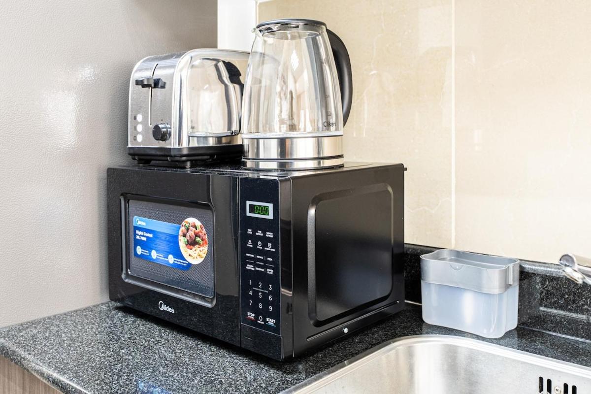 Smart Home with Alexa Near Yas and Airport with Pool - 5