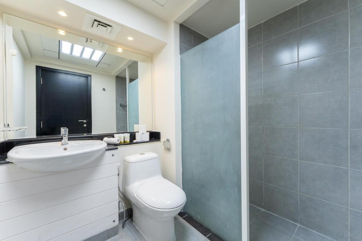 Smart Home with Alexa Near Yas and Airport with Pool - 2