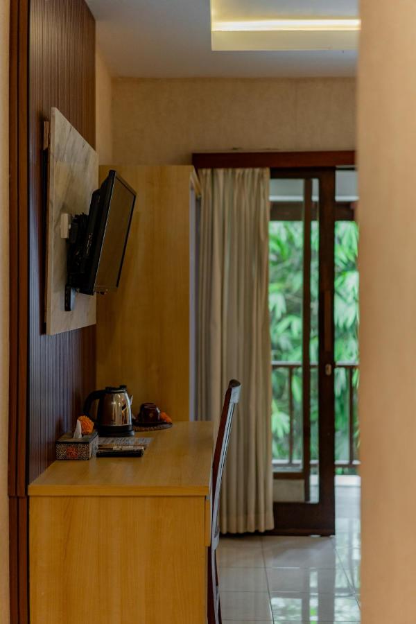 Desak Putu Putra Hidden - 5