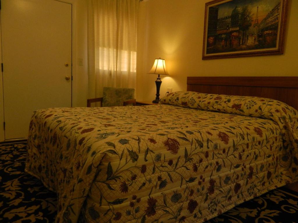 Twin Oaks Motel — photo 21