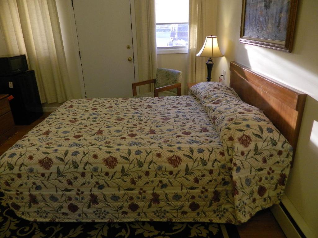 Twin Oaks Motel — photo 20