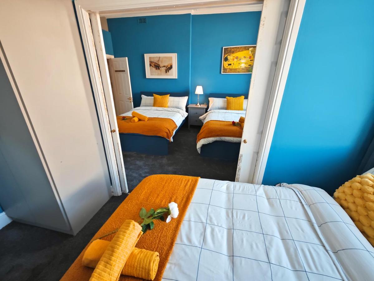 Luxury 4-Bedroom Apartment in Oxford Street - 2