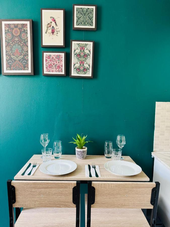 Private studio flat in centre - 4