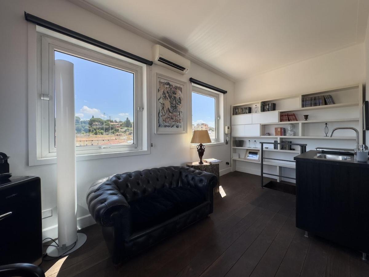 Chasing the Stars Spanish Steps Boutique Suite - 4