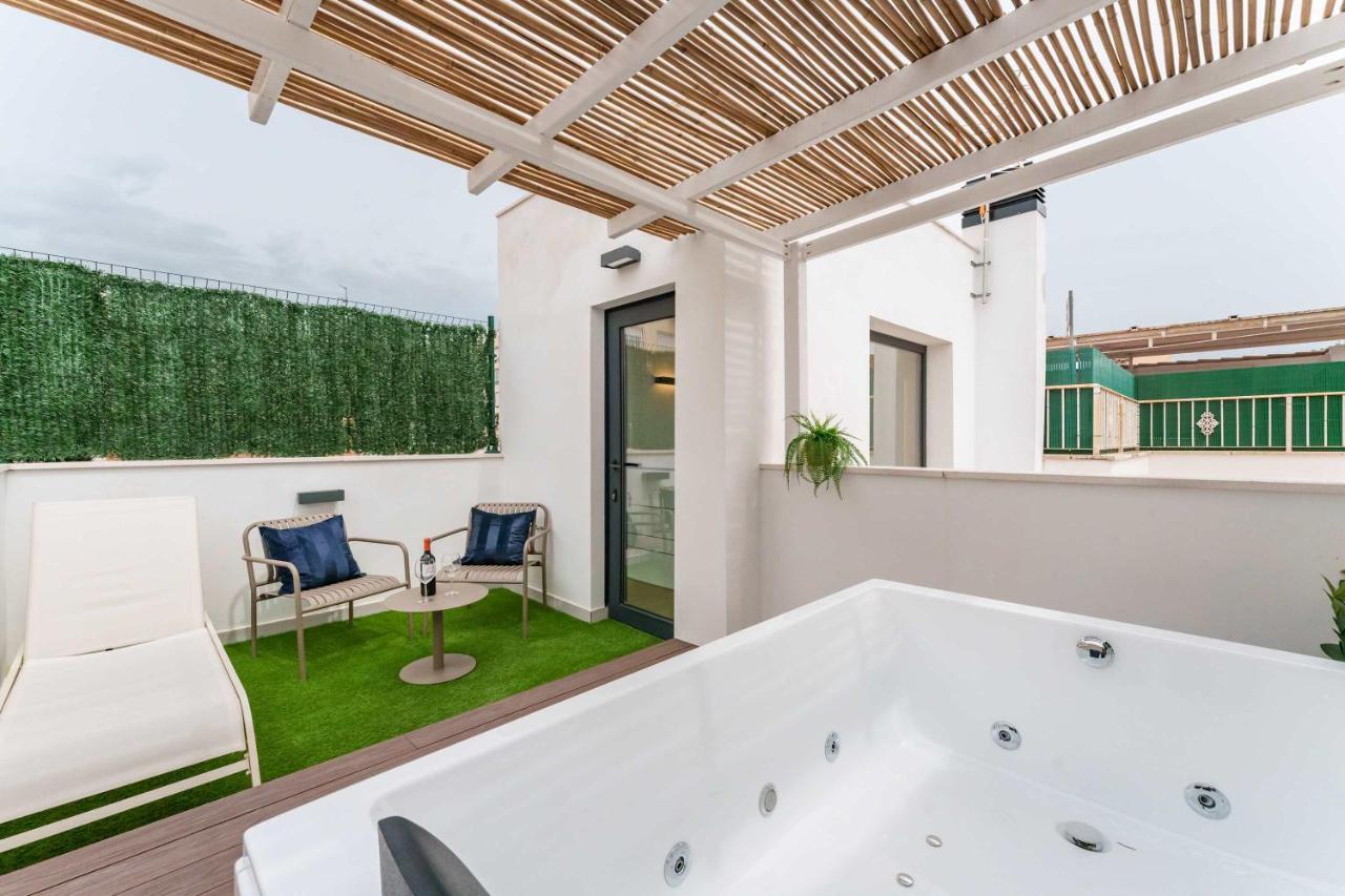 Stylish 3BD with Rooftop Jacuzzi - Las Artes - 2