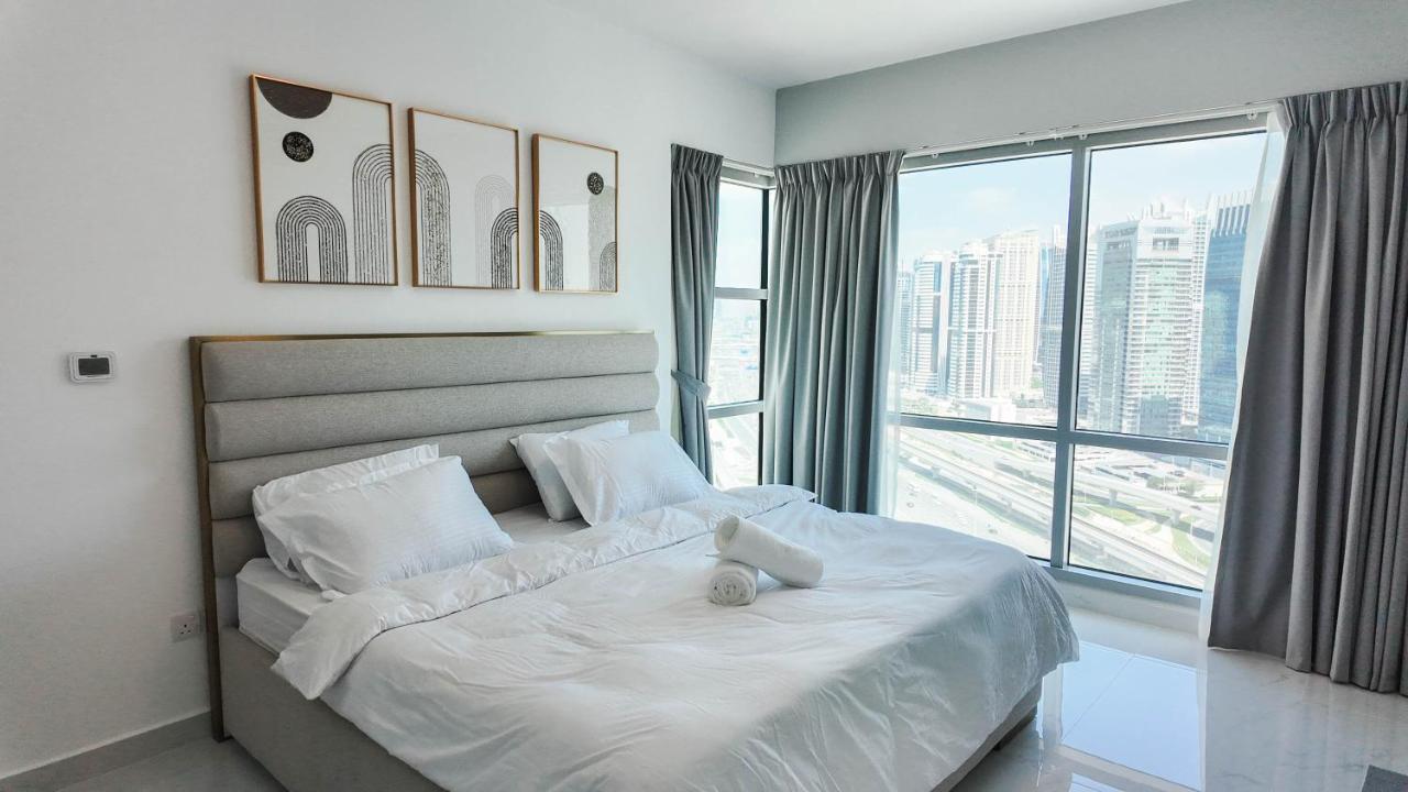 Sky High 2BR Stay Amazing Marina Views Near Metro & Mall - 2