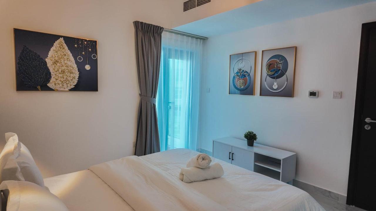 Sky High 2BR Stay Amazing Marina Views Near Metro & Mall - 5