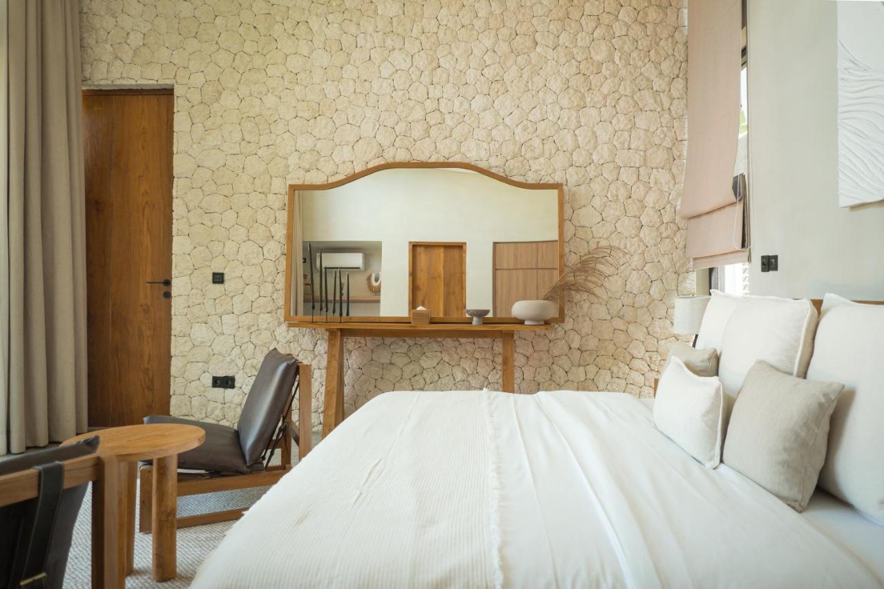 Villa Zara Spacious, Chic and Classy 2 Bedroom Home 5 minutes from Uluwatu Cliff Edge