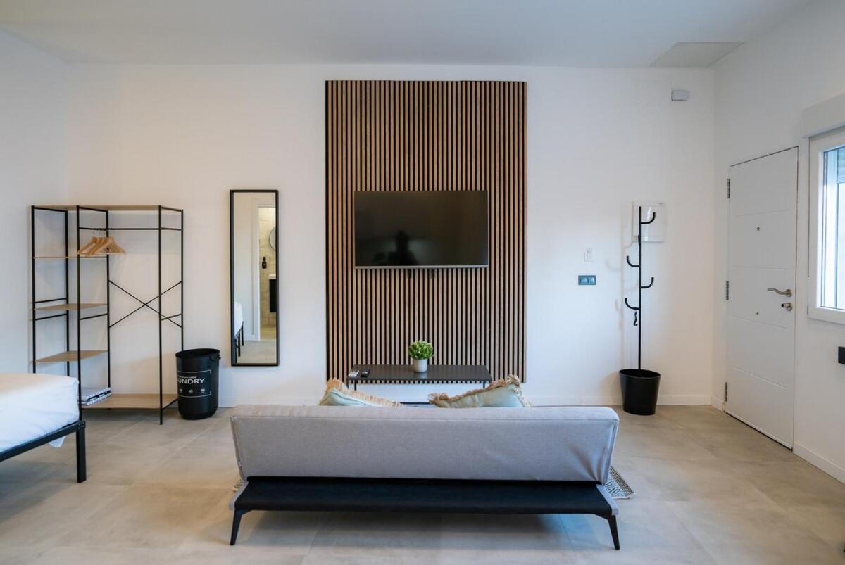 Nomad Malaga - Airport II