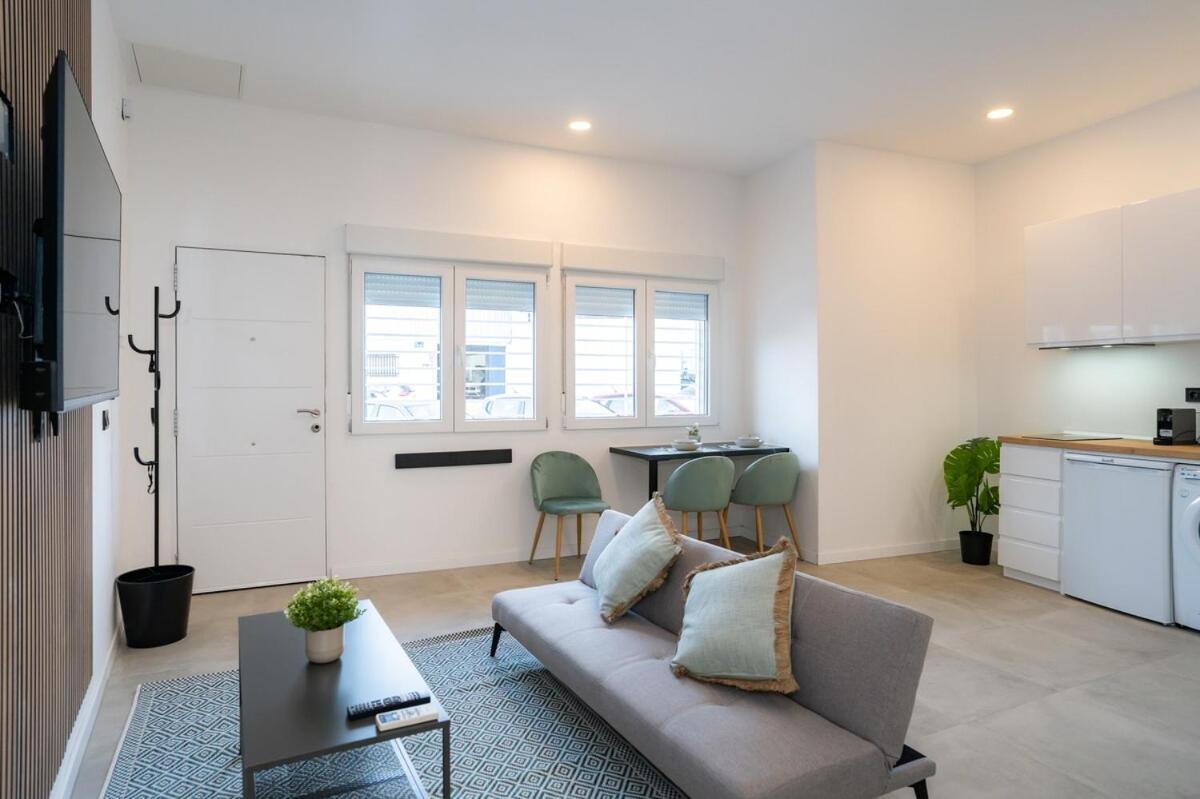 Nomad Malaga - Airport II - 4