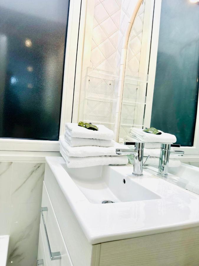 Colosseum Imperial Guest House - 3