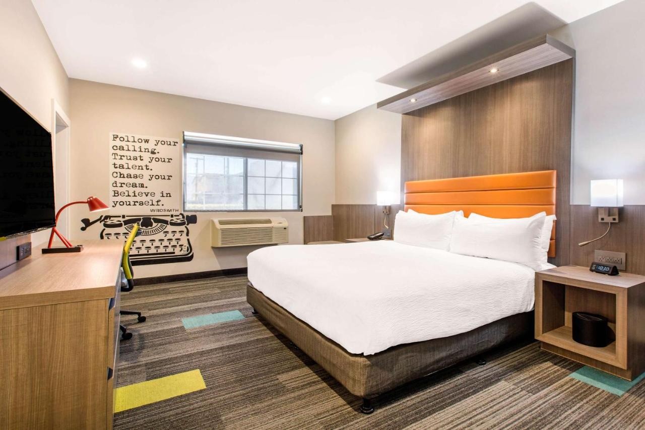 Rodeway Inn near Melrose Ave - 2