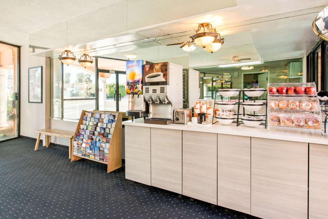 Rodeway Inn near Melrose Ave - 4