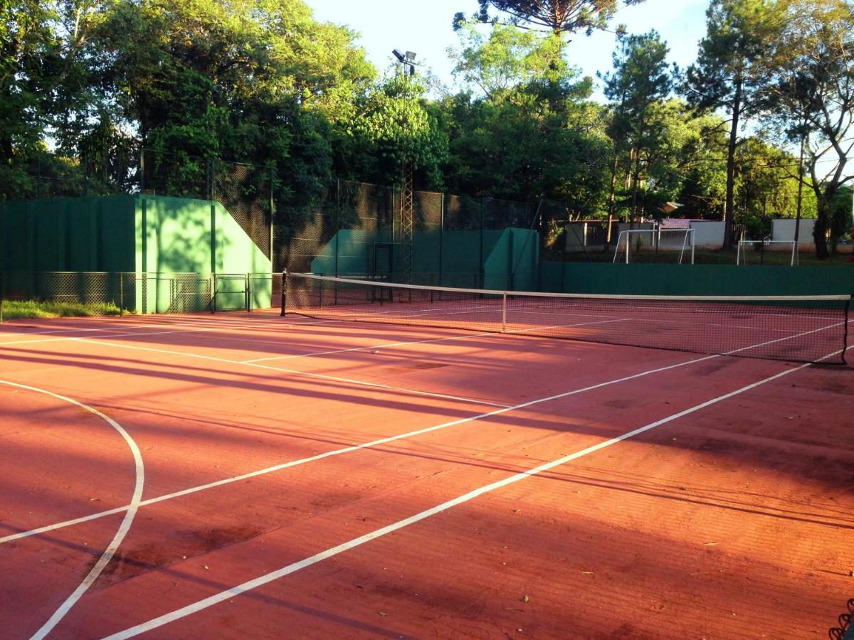 Tennis court: Pirayu Lodge Resort