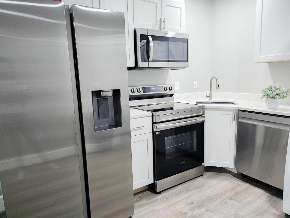 Homey 2BR Home Near DT & Airport - 2
