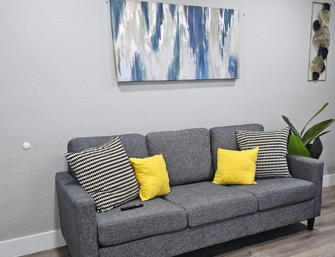 Homey 2BR Home Near DT & Airport - 5