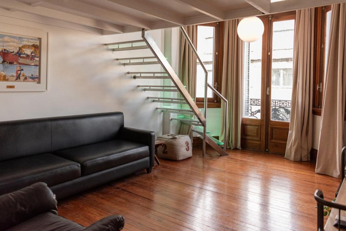 Luxury 2 room apt in Downtown