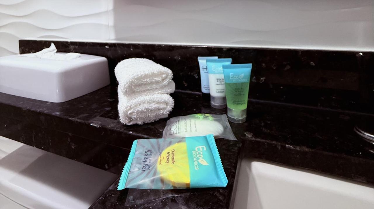 Umbrella Hotel Bronx - 4