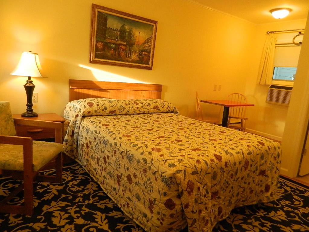 Twin Oaks Motel — photo 15