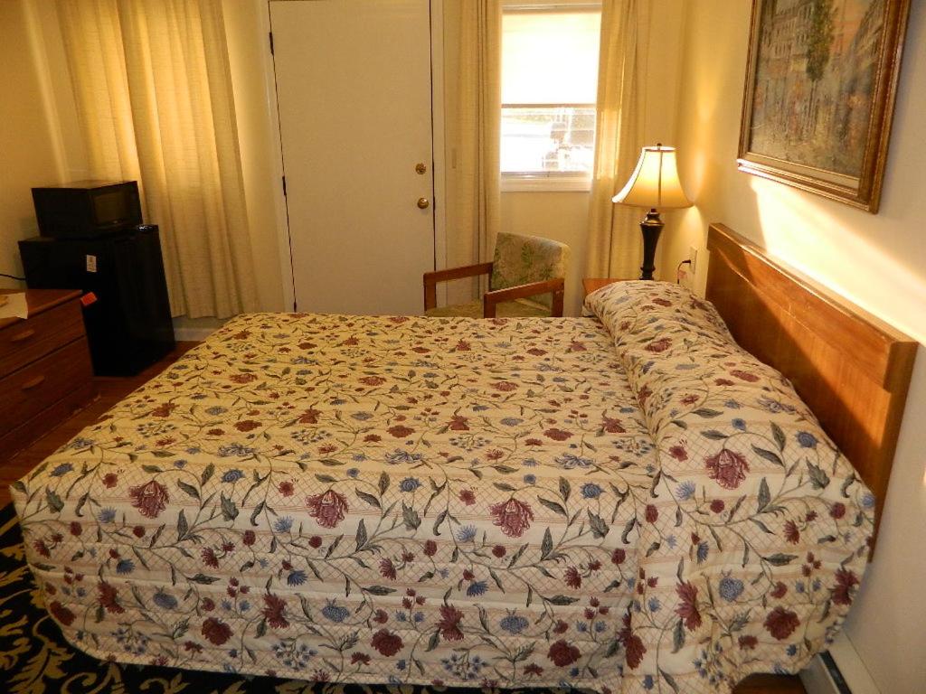 Twin Oaks Motel — photo 9