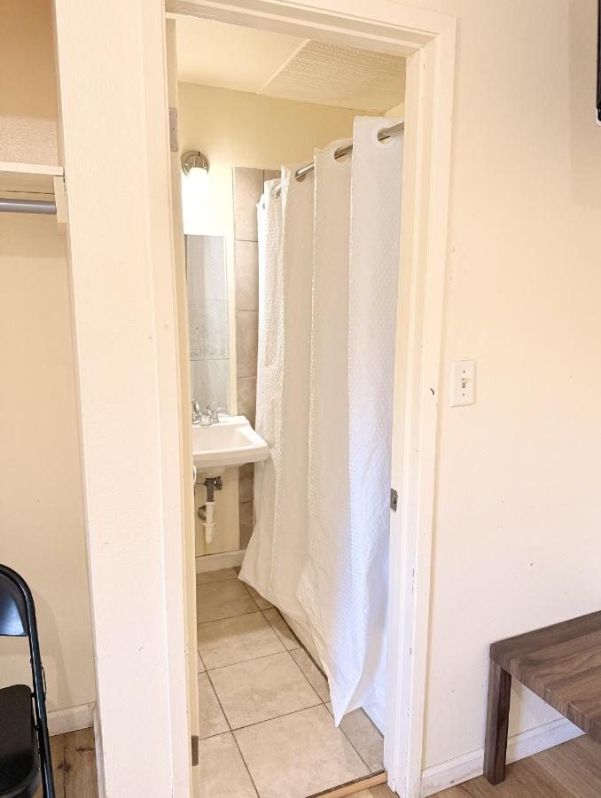Best Budget Inn — photo 9
