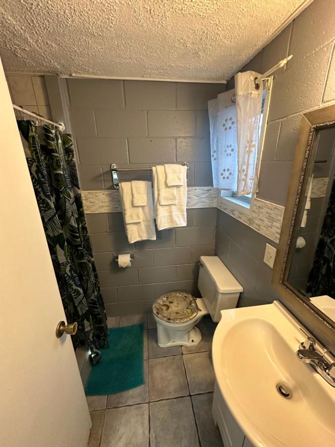 The Yellow Giraffe Motel — photo 10