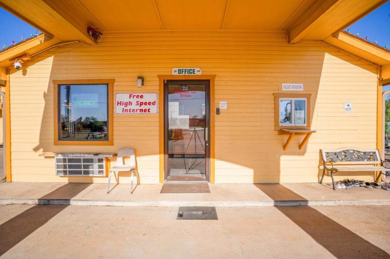 Regency Inn By OYO Rockdale TX — photo 14